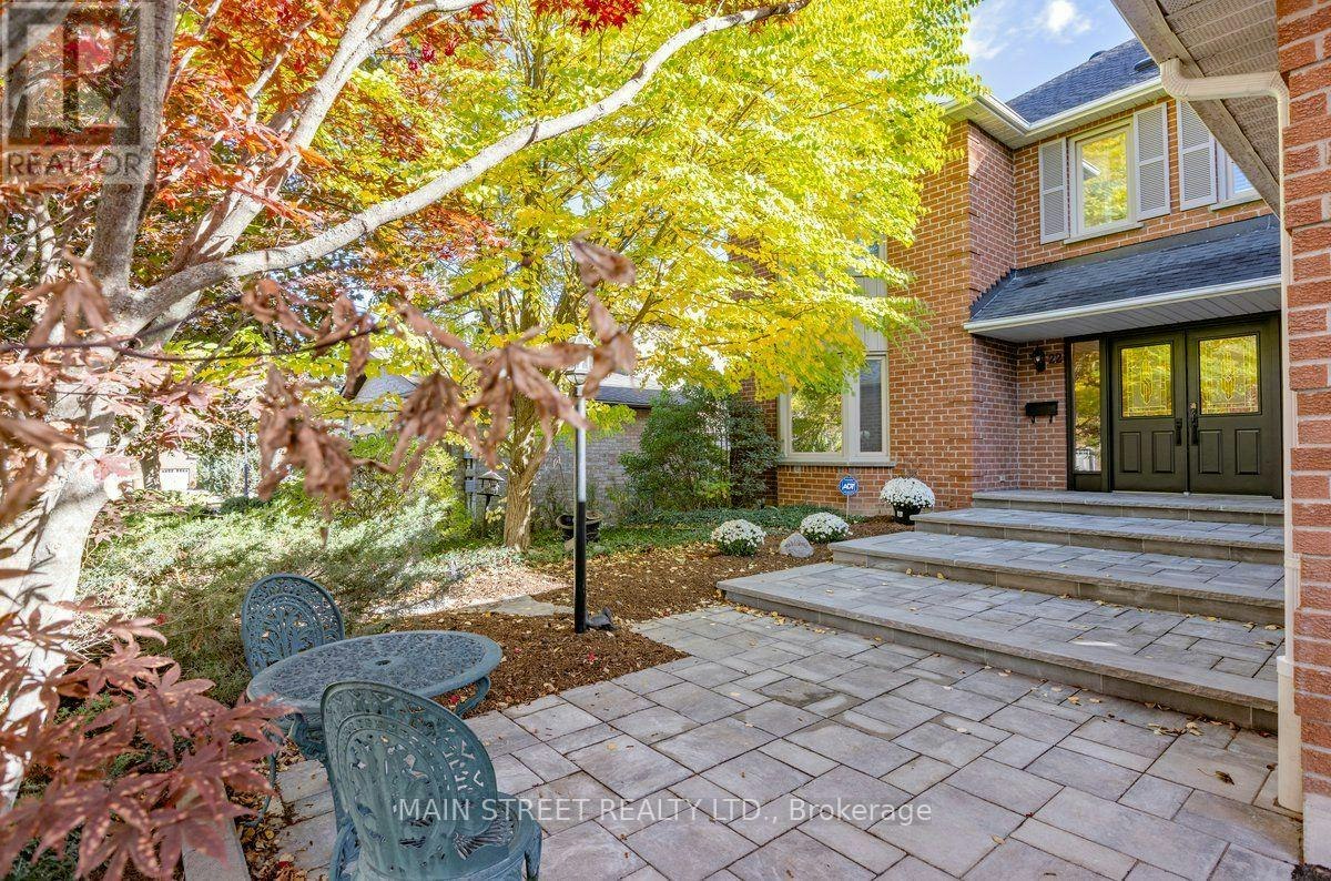 22 Mcclenny Drive N, Aurora, ON, L4G 5P6
