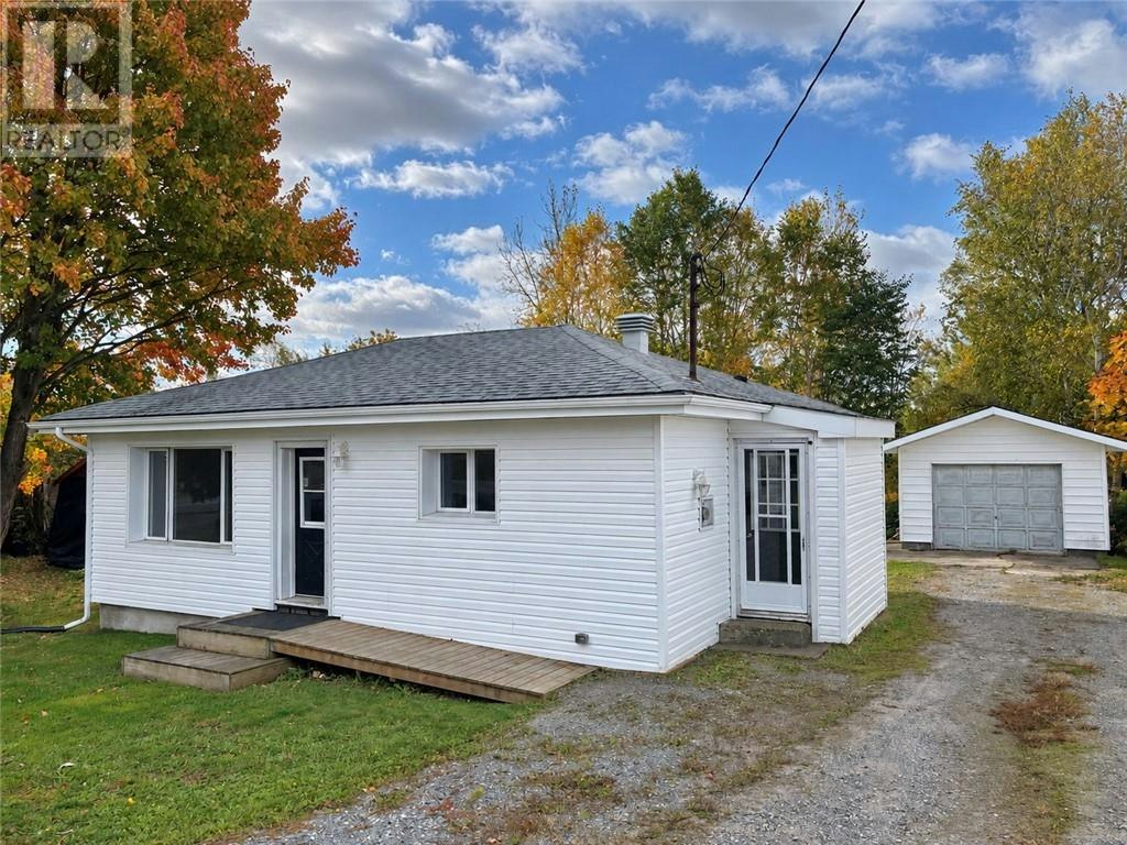 1581 Lakeshore Drive, Greater Sudbury, ON, P3N 1L3