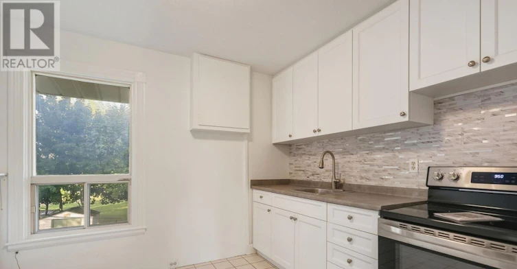 23 Plymonth Road, Welland, ON, L3B 3C4 - 3