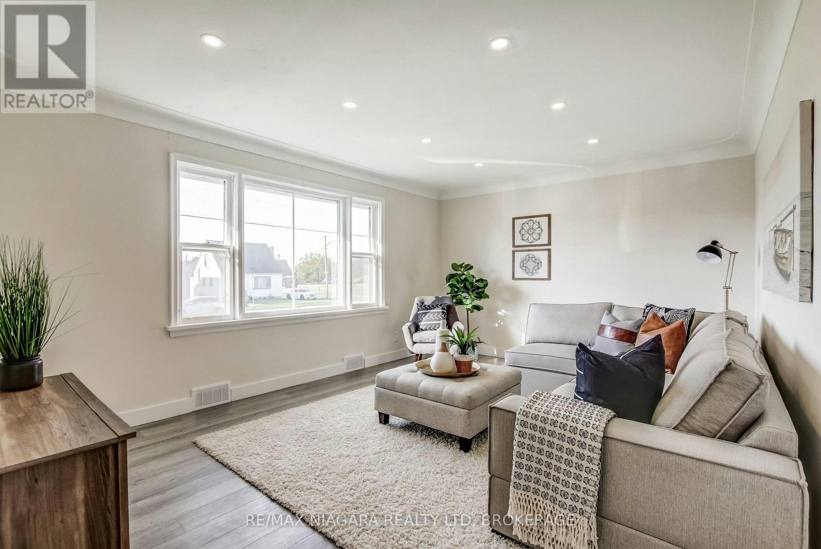 MAIN LEVEL-6801 Dunn Street, Niagara Falls, ON, L2G 2R3 - 3