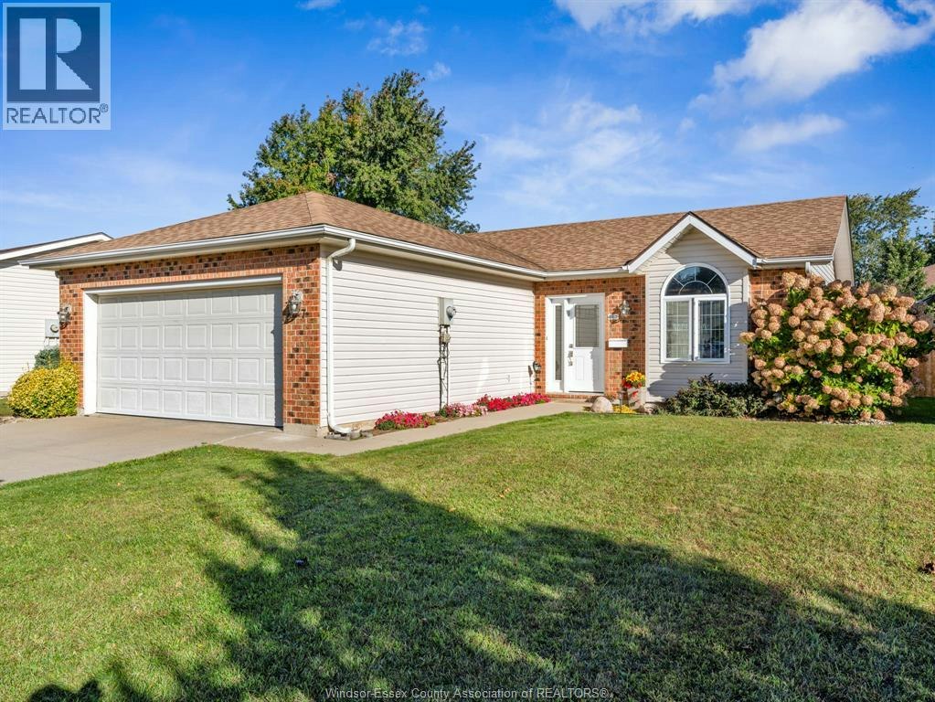 27 Eastgrove, Leamington, ON, N8H 5J7