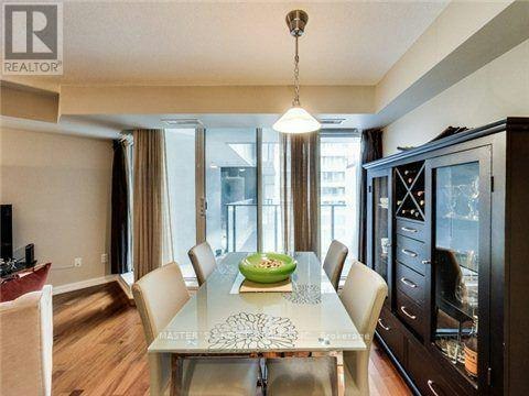 1001-111 Elizabeth Street, Toronto, ON, M5G 1P7 - 4