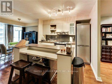 1001-111 Elizabeth Street, Toronto, ON, M5G 1P7 - 2