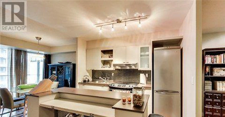1001-111 Elizabeth Street, Toronto, ON, M5G 1P7 - 2