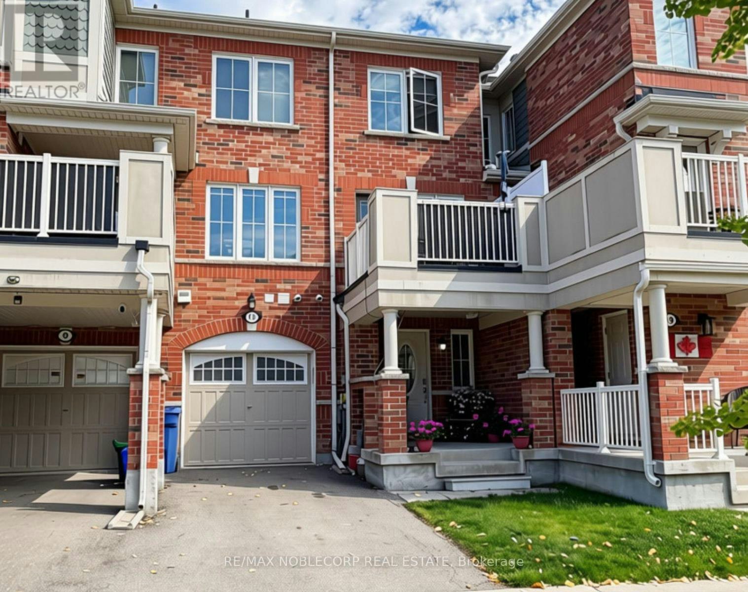 15 Minlow Way, Aurora, ON, L4G 0Y2
