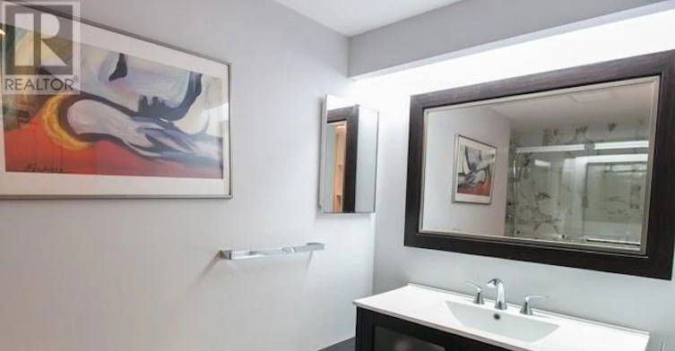 2409-77 Harbour Square, Toronto, ON, M5J 2S2 - 8