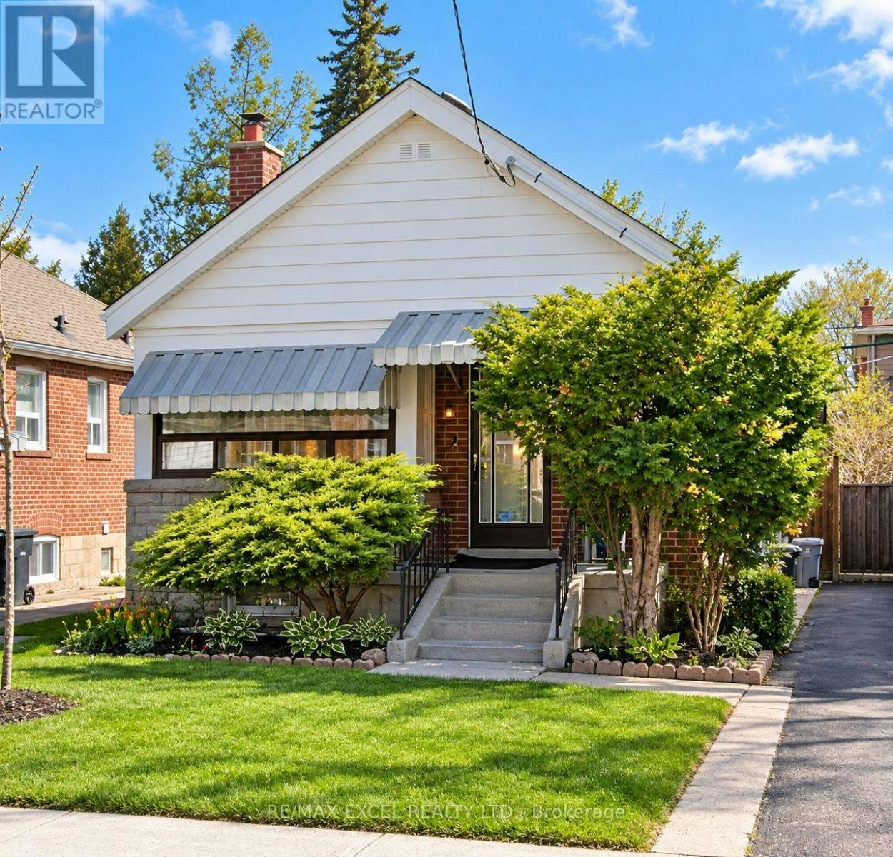 11 Hutton Avenue, Toronto, ON, M4C 3L2