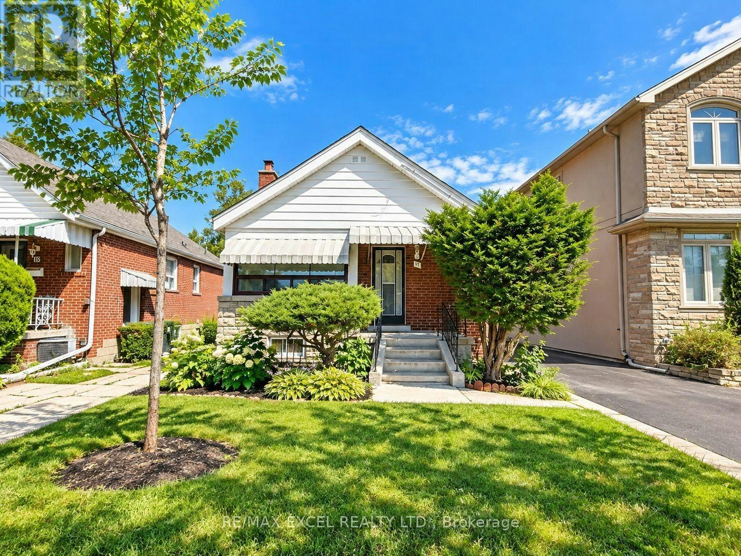 11 Hutton Avenue, Toronto, ON, M4C 3L2