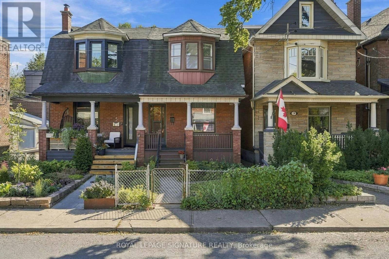 7 Geoffrey Street, Toronto, ON, M6R 1P2