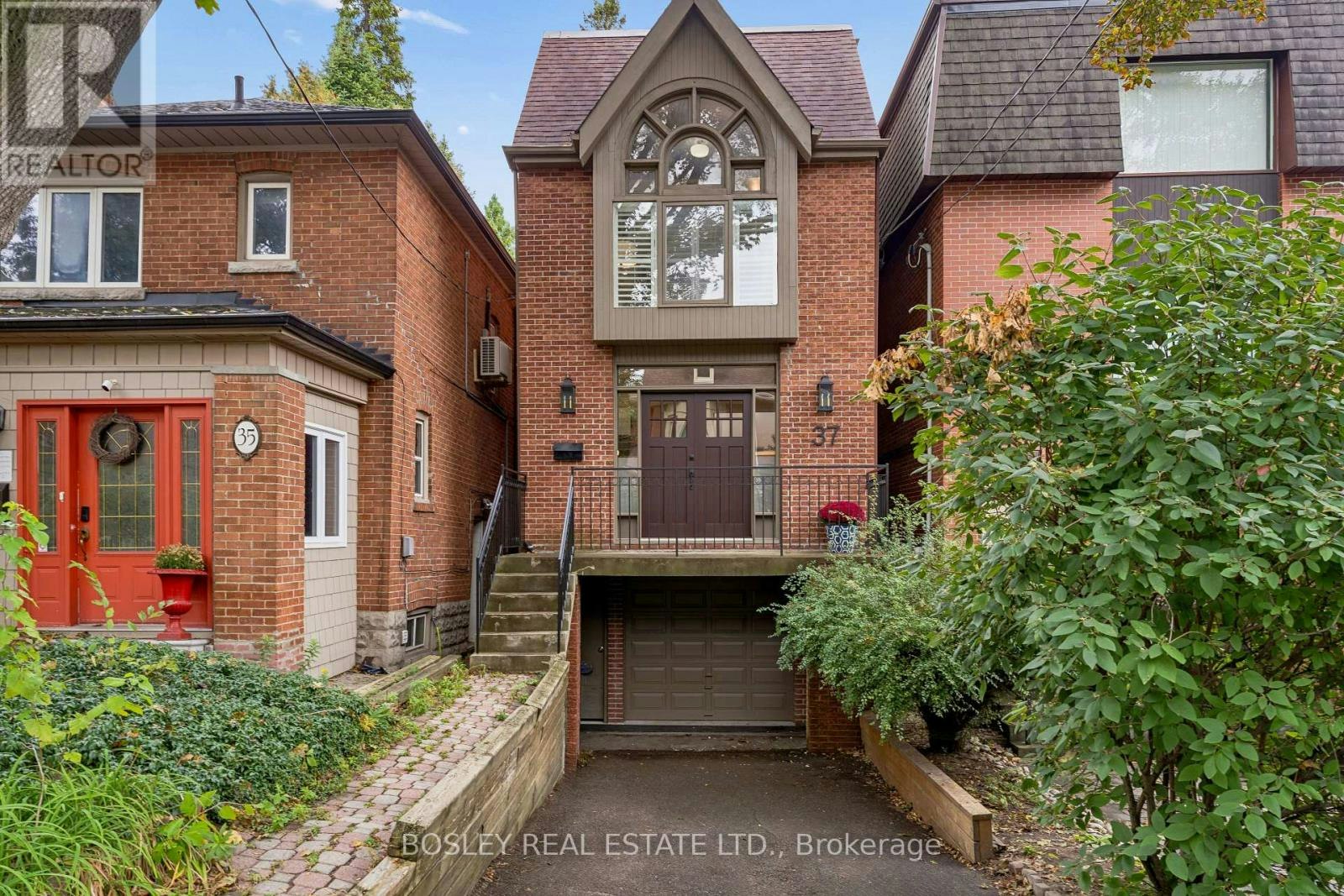 37 Hillsview Avenue, Toronto, ON, M6P 1J4