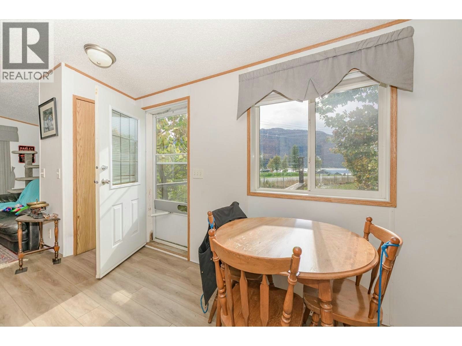 2841 Simpson Road, Lee Creek, BC, V0E 1M4 - 7
