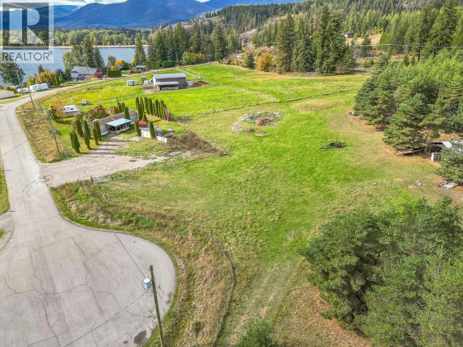 2841 Simpson Road, Lee Creek, BC, V0E 1M4 - 27