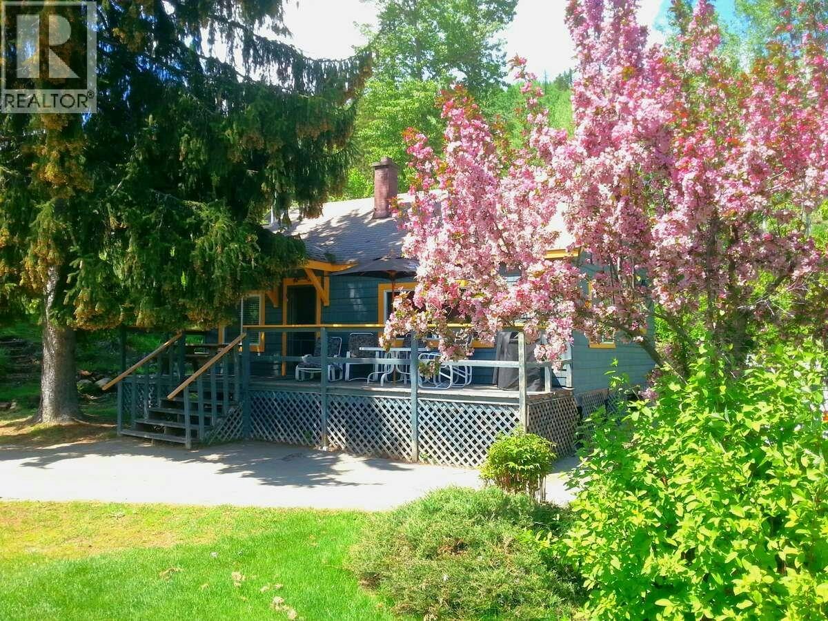 417 Copper Road, Rossland, BC, V0G 1Y0