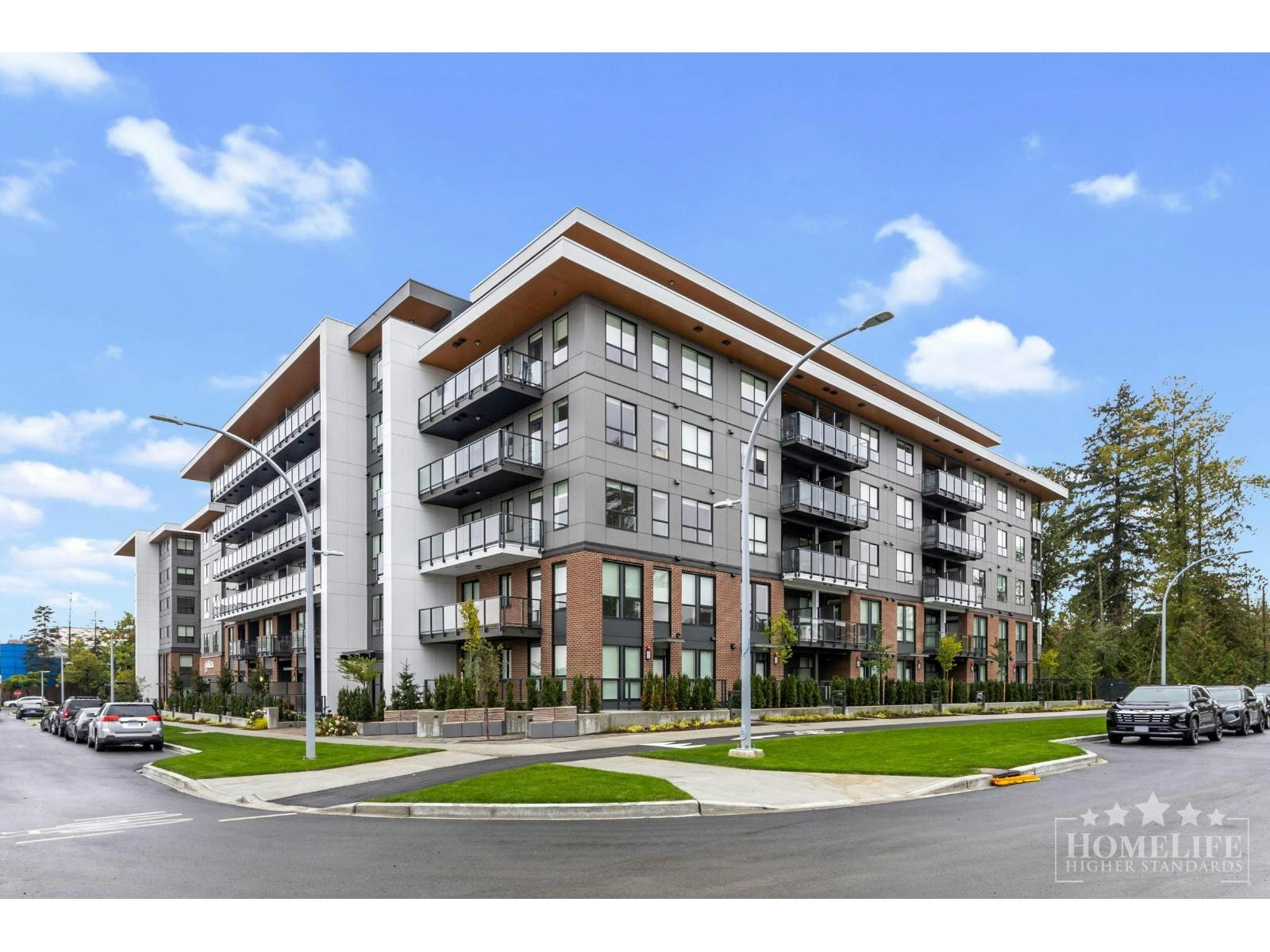 302-10425 147 Street, Surrey, BC, V3R 0J9