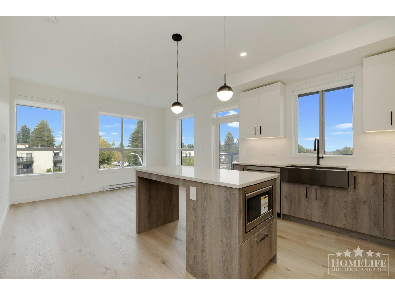 302-10425 147 Street, Surrey, BC, V3R 0J9 - 6