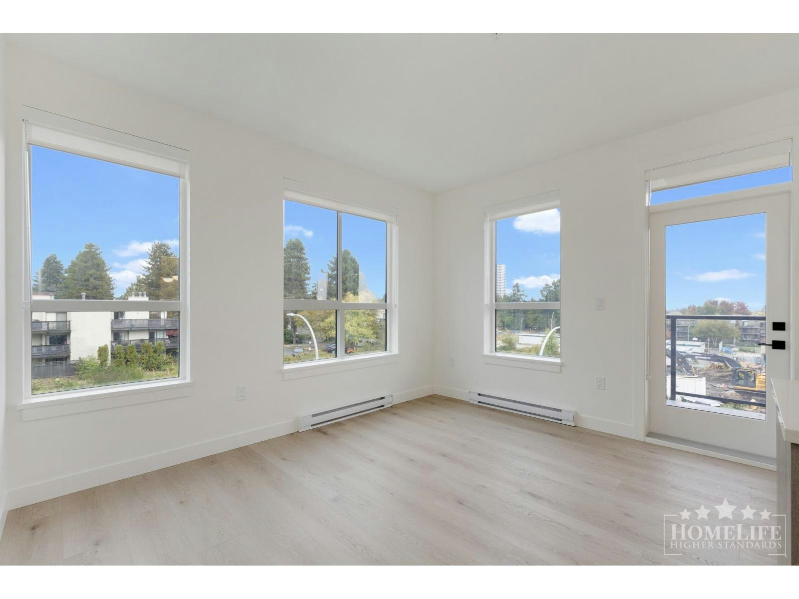 302-10425 147 Street, Surrey, BC, V3R 0J9 - 2