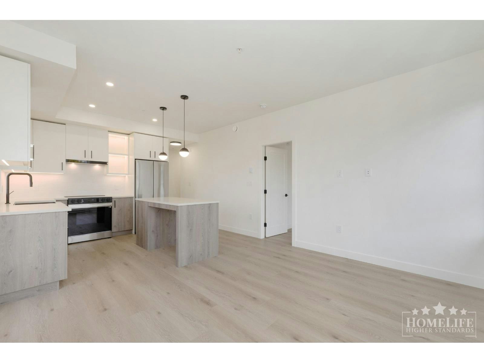 302-10425 147 Street, Surrey, BC, V3R 0J9 - 3