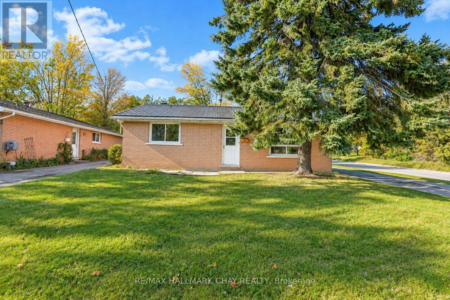 14 Heath Street, Barrie, ON, L4M 3J9