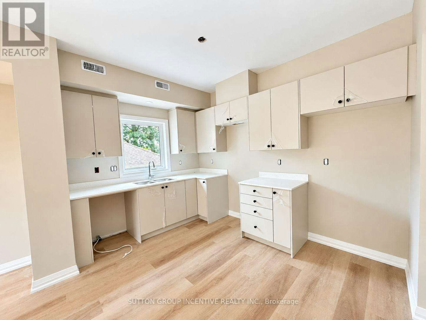 8-1 Riverdale Drive, Wasaga Beach, ON, L9Z 1E9 - 6