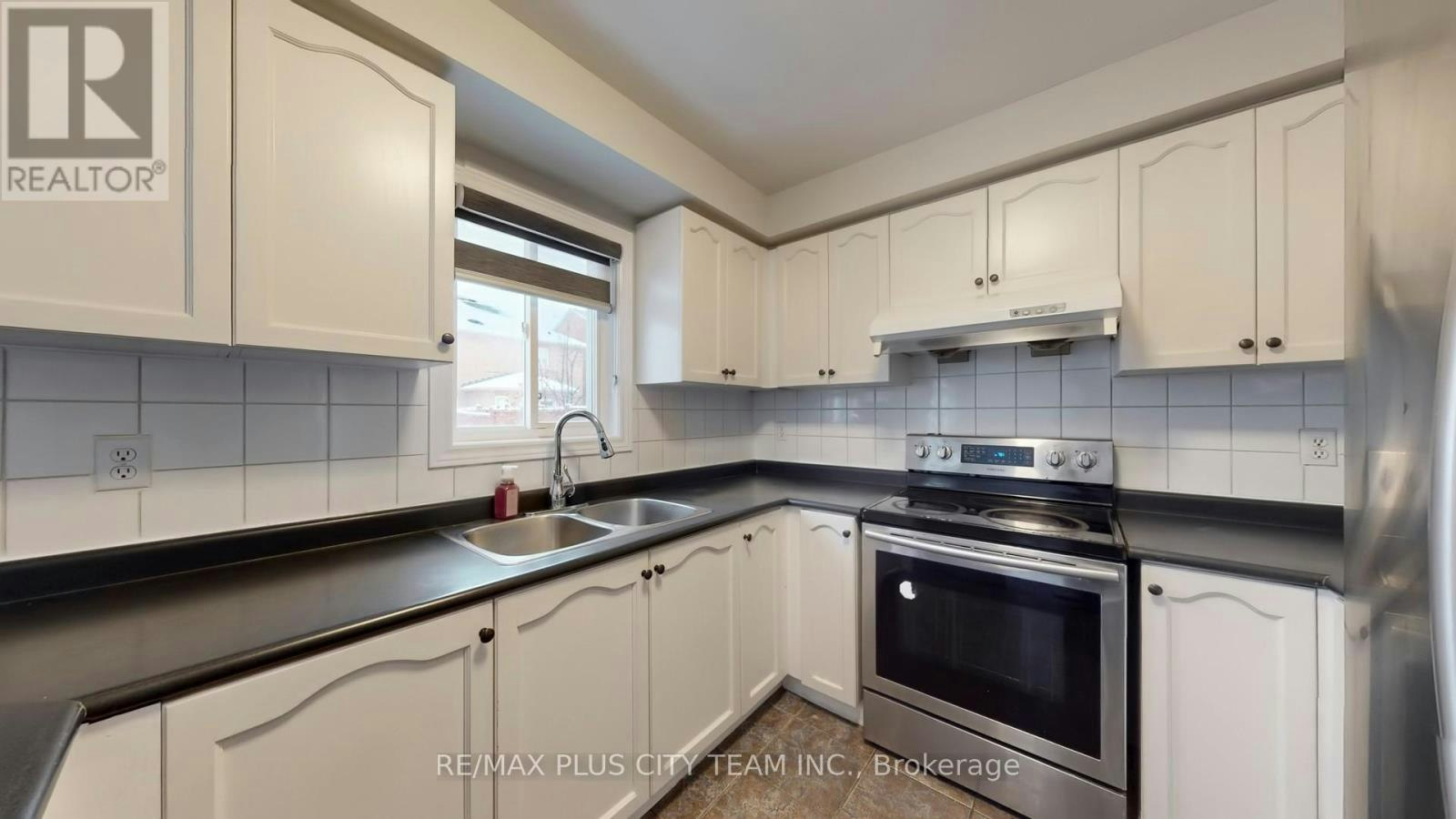 4 Slessor Lane, Brampton, ON, L6P 1M3 - 10