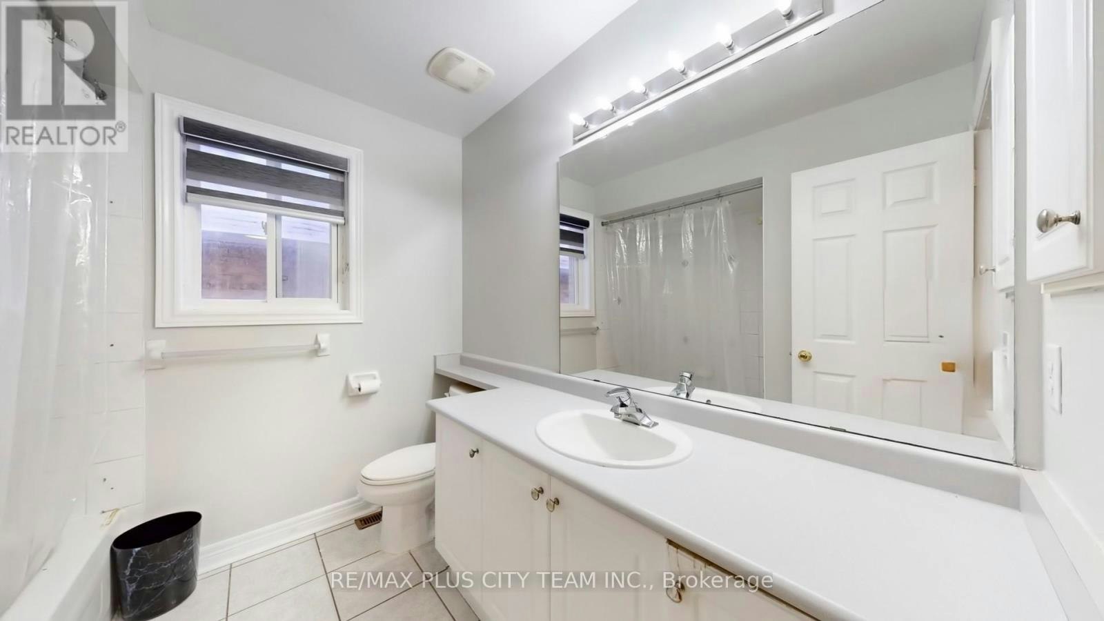 4 Slessor Lane, Brampton, ON, L6P 1M3 - 28