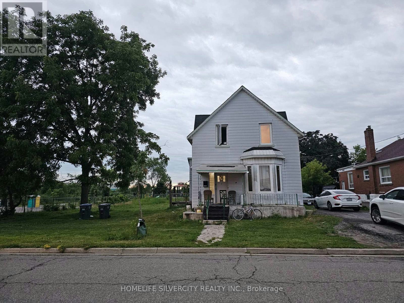 33 Beverley Street, Mississauga, ON, L4T 1E9