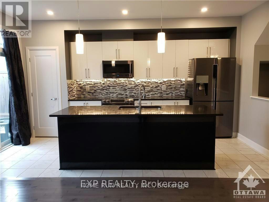 920 Kilbirnie Drive, Manotick, ON, K2J 6G2 - 4