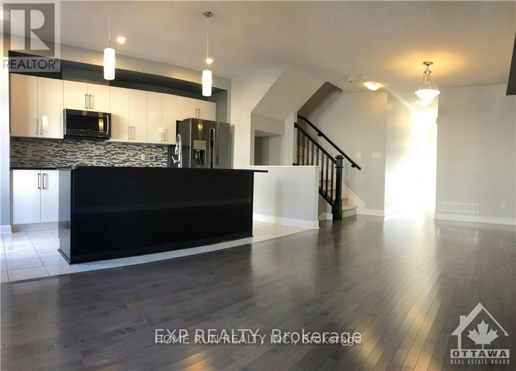 920 Kilbirnie Drive, Manotick, ON, K2J 6G2 - 2