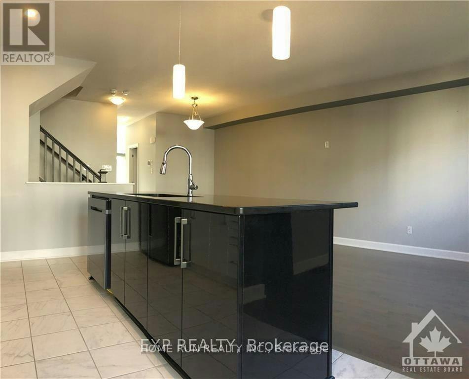 920 Kilbirnie Drive, Manotick, ON, K2J 6G2 - 3