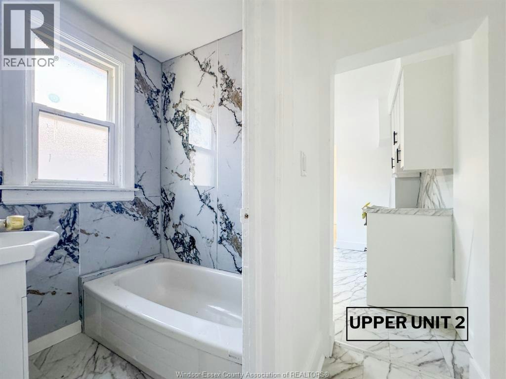 126 UPPER-130 Elm Avenue, Windsor, ON, N9A 5G8 - 9