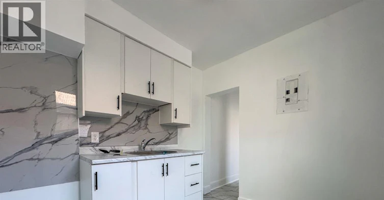 126 UPPER-130 Elm Avenue, Windsor, ON, N9A 5G8 - 7