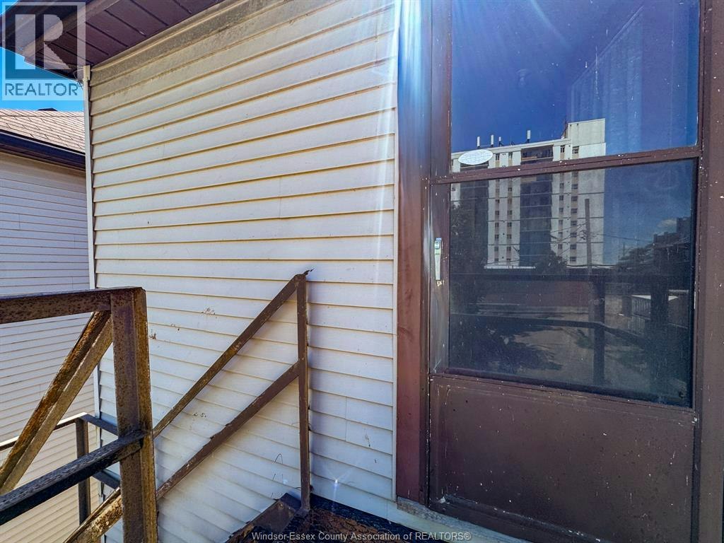 126 UPPER-130 Elm Avenue, Windsor, ON, N9A 5G8 - 4
