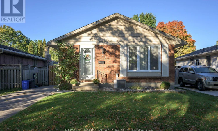 53 Stroud Crescent