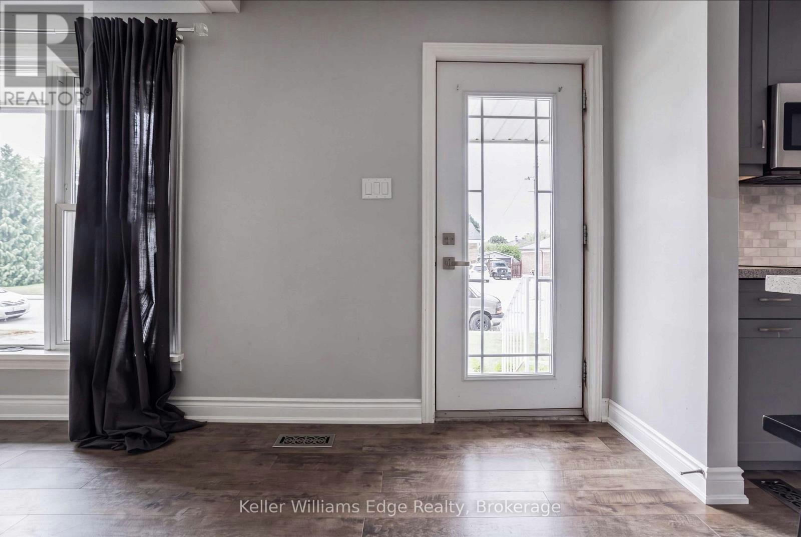 UPPER-17 21st Street WEST, Hamilton, ON, L9C 4M3 - 4