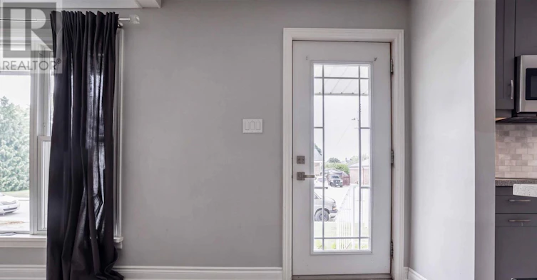 UPPER-17 21st Street WEST, Hamilton, ON, L9C 4M3 - 4
