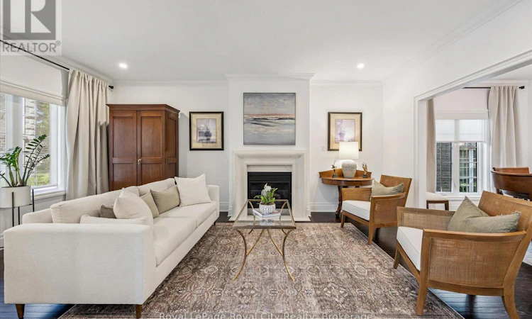 11-25 Manor Park Crescent