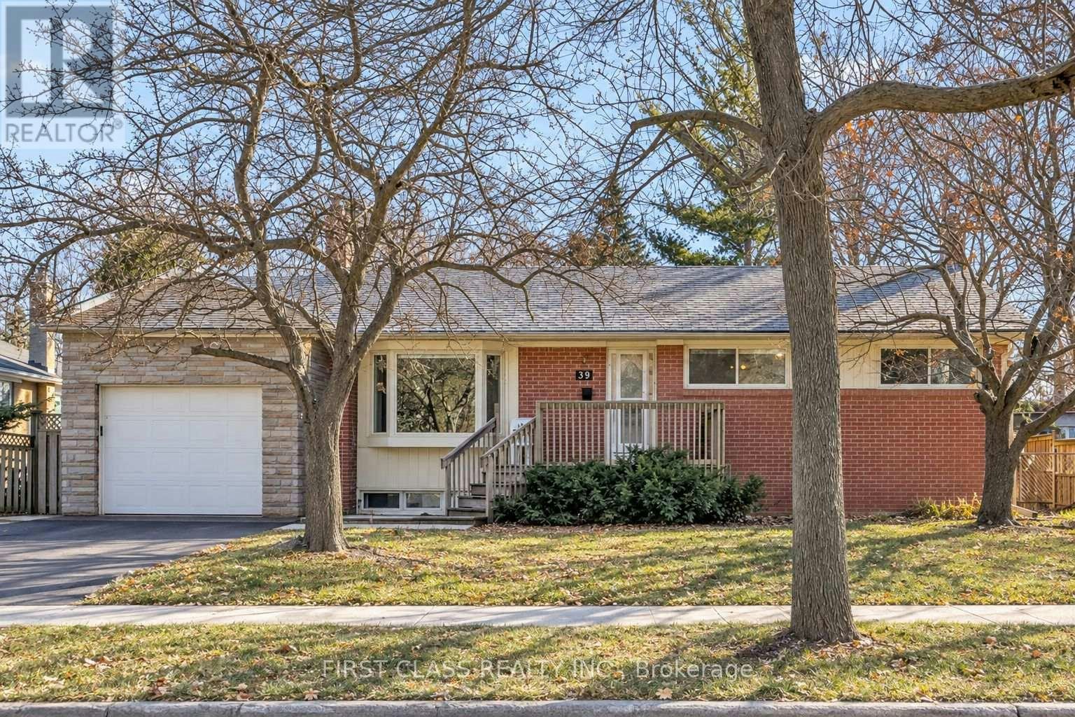 39 Seaton Drive, Aurora, ON, L4G 2J9