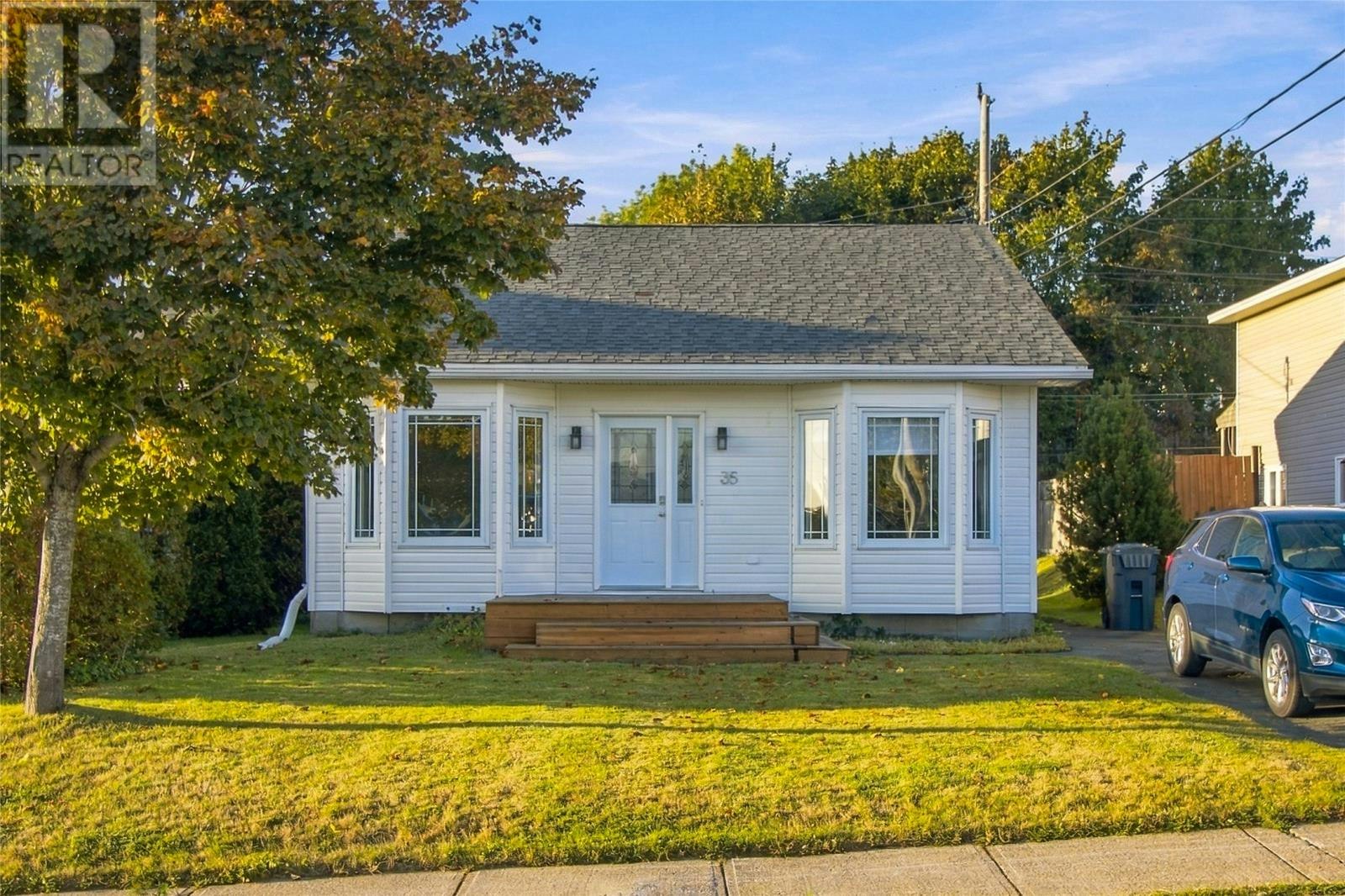 35 Ellesmere Avenue, Paradise, NL, A1L 1E8