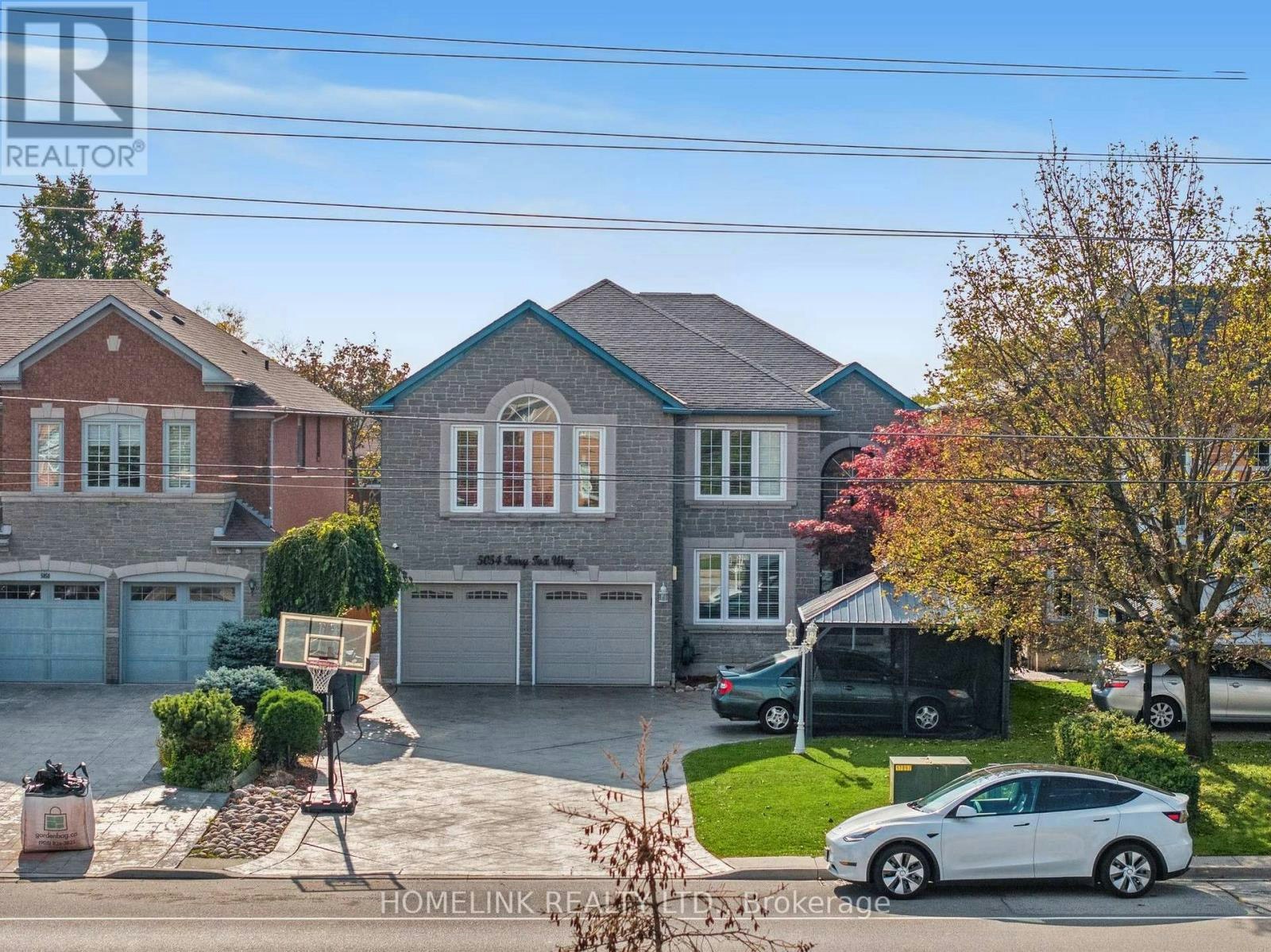 5054 Terry Fox Way, Mississauga, ON, L5V 1R7