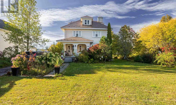 17 Huron Street W