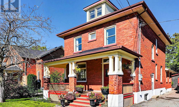 174 University Avenue W