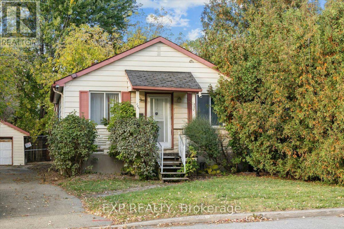 137 Glynn Avenue, Ottawa, ON, K1K 1S5