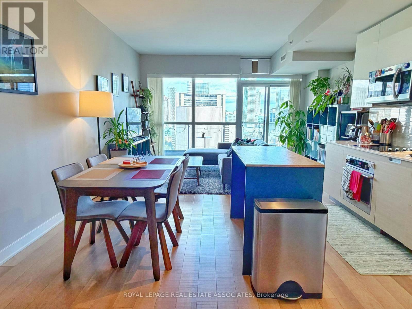 2308-210 Simcoe Street, Toronto, ON, M5T 0A9 - 2
