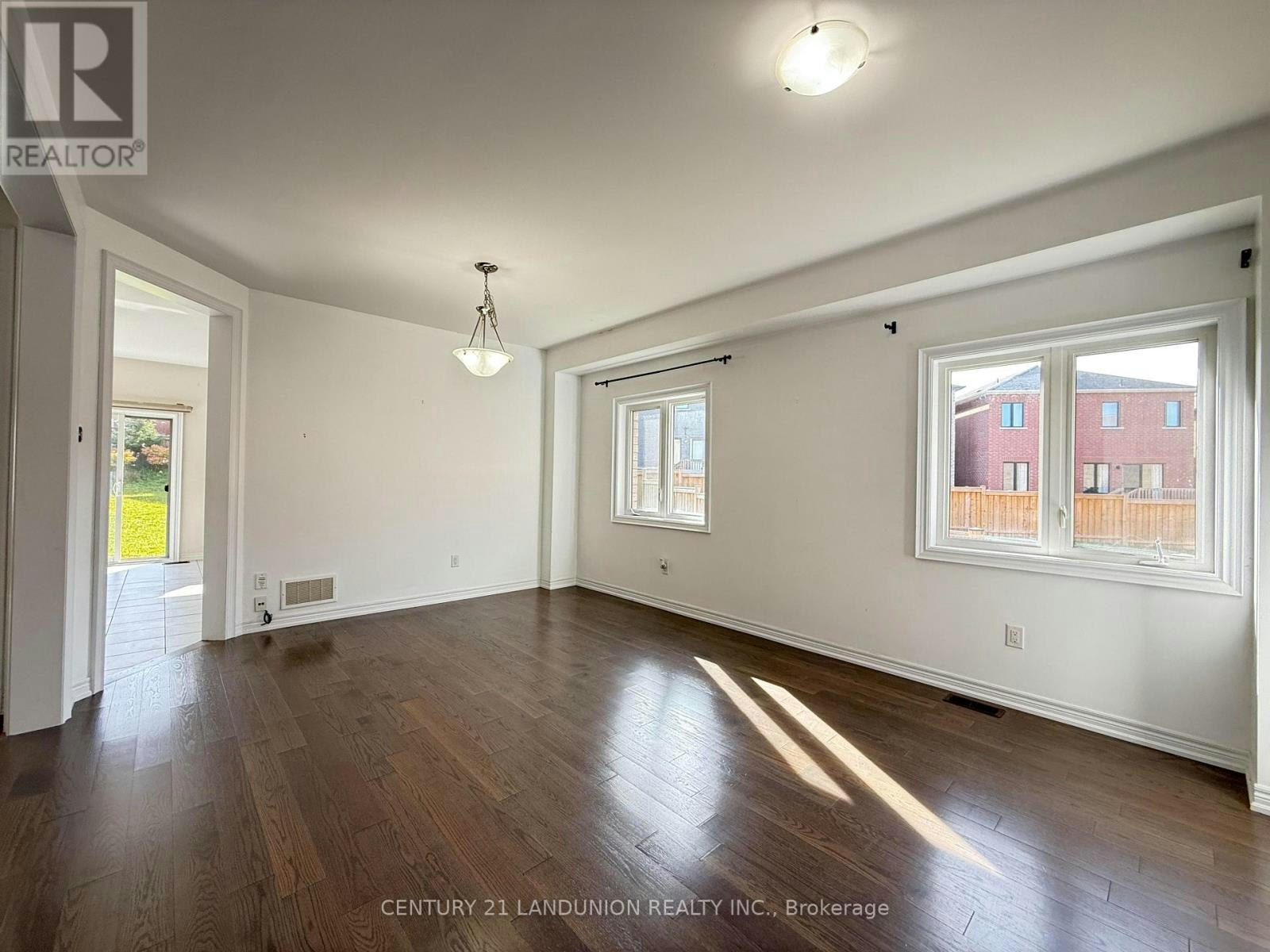 47 Mynden Way, Newmarket, ON, L3X 3A8 - 6