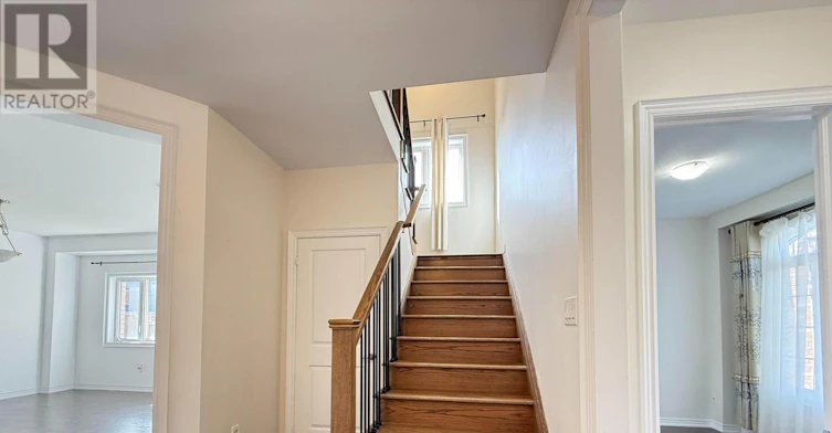 47 Mynden Way, Newmarket, ON, L3X 3A8 - 3