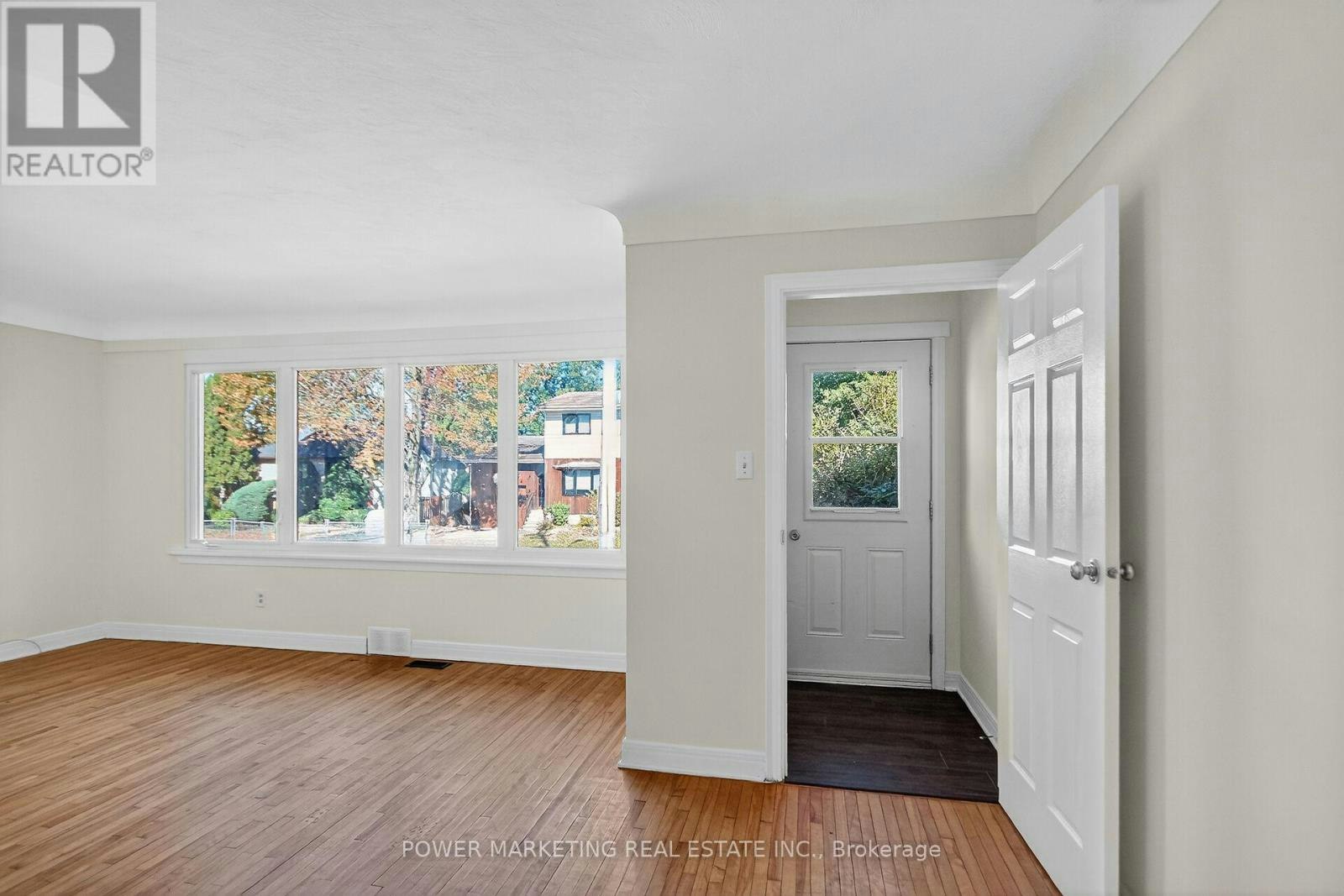 528 Mutual Street, Ottawa, ON, K1K 1C6 - 4