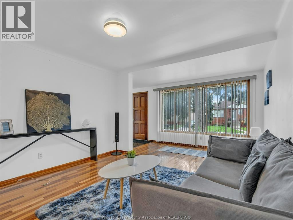 306 Foch, Windsor, ON, N8X 2V9 - 2