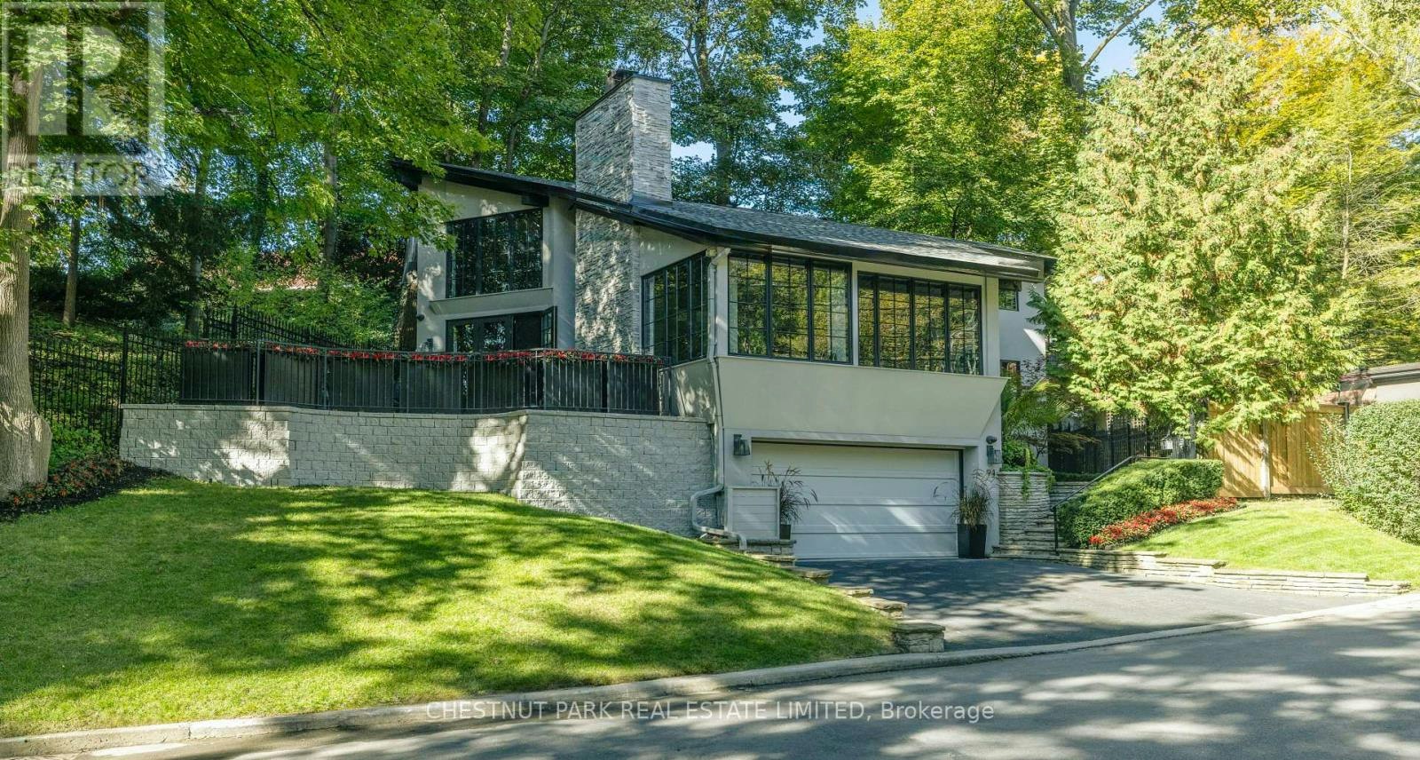 94 Roxborough Drive, Toronto, ON, M4W 1X1