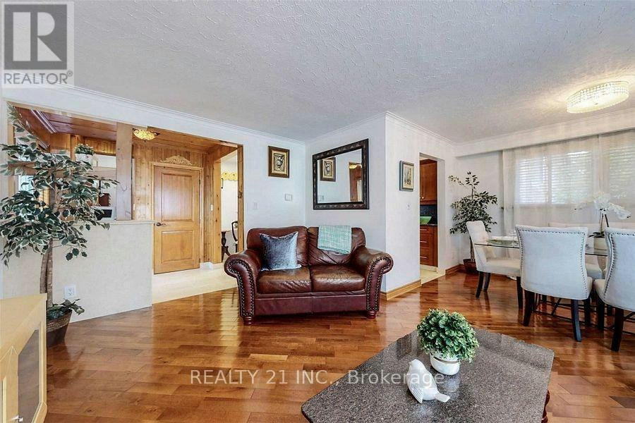 25 Knowlton Drive S, Toronto, ON, M1M 2G8 - 6