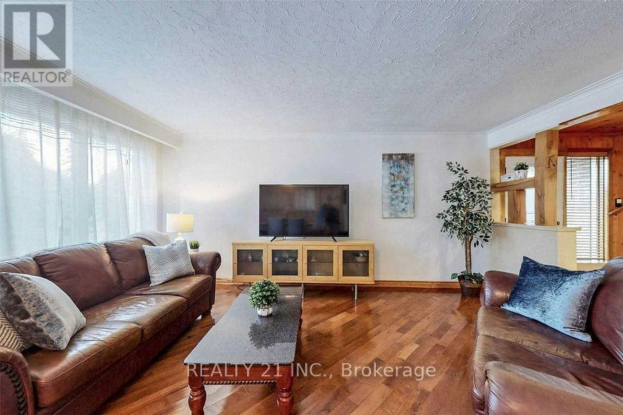 25 Knowlton Drive S, Toronto, ON, M1M 2G8 - 5